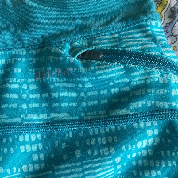 Like new teal Nike dri fit capris - Picture 3 of 4